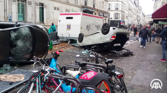Des groupuscules proches du PKK sèment le chaos et saccagent Paris, plusieurs policiers attaqués / AGENCE ANADOLU