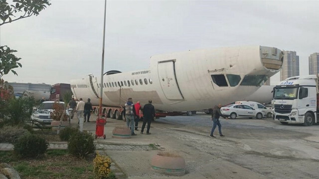 L'avions qui sera transformé en restaurant.
 AGENCE ANADOLU