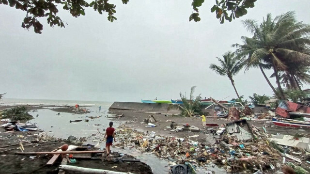 Le bilan des inondations et glissements de terrain au Philippines a été revu à la hausse @Handout / Angelica Villarta / AFP