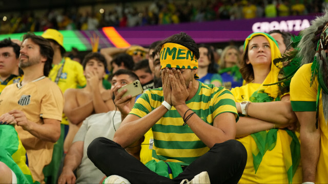 Les supporters brésiliens déçus après la défaite de leur équipe / AA