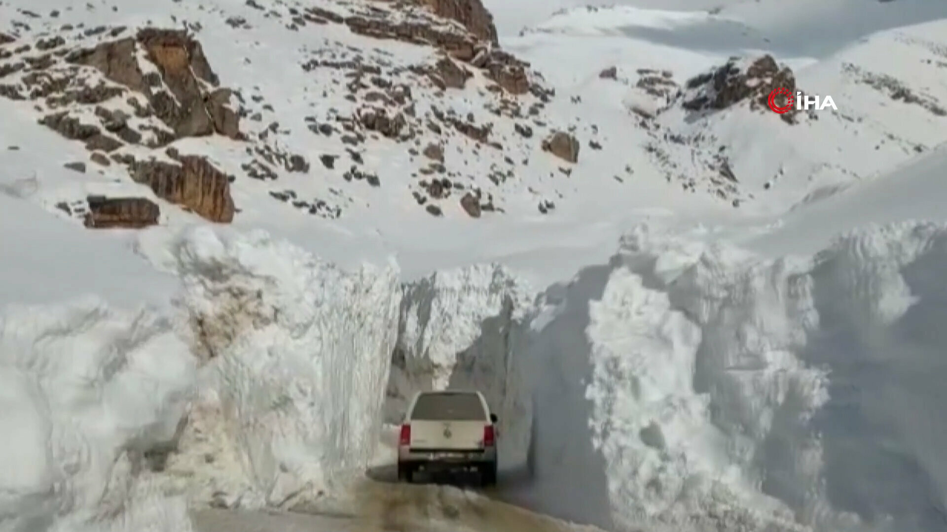 Massive snow tunnels carved out after avalanche hits Turkey’s Van