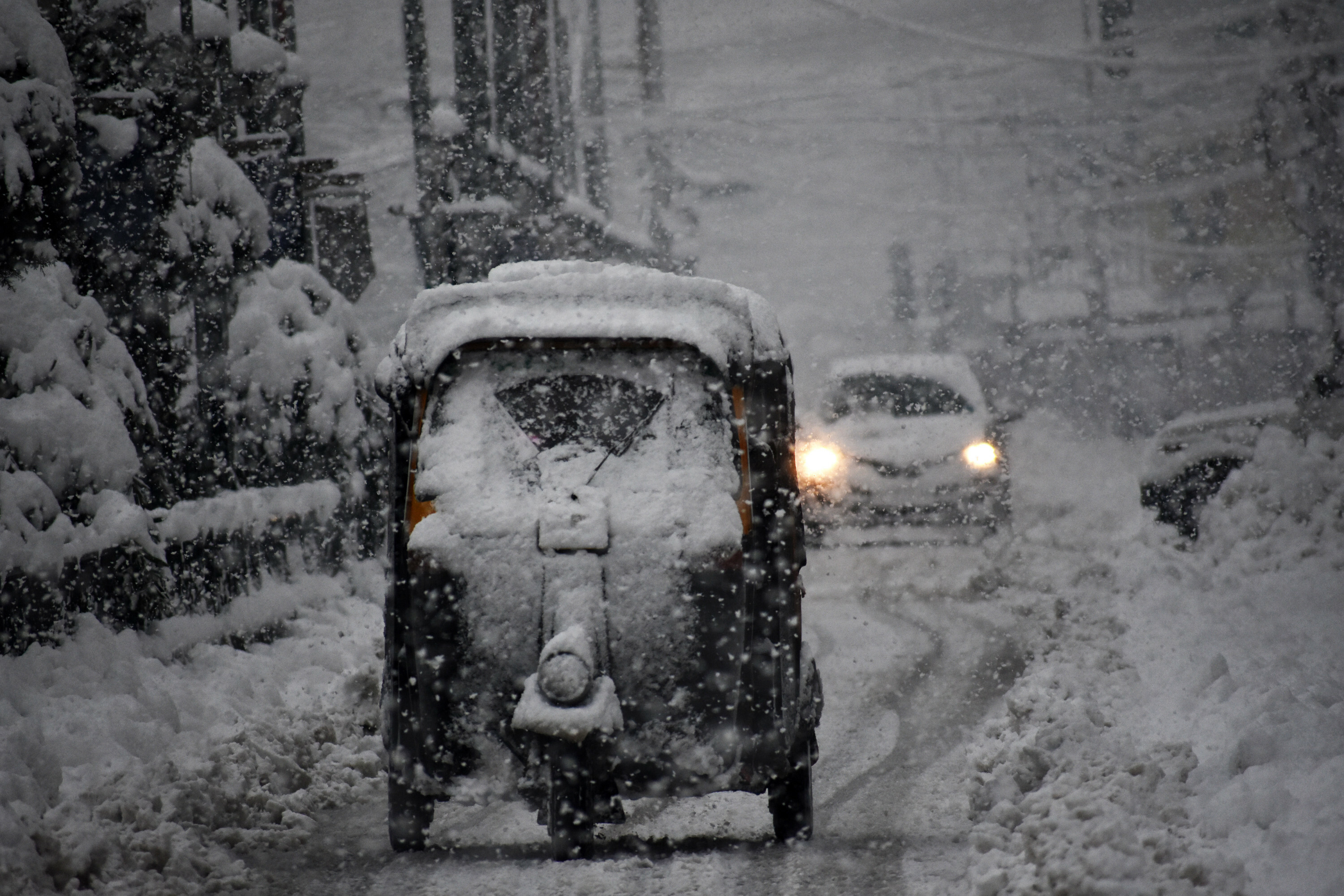 Heavy snowfall disrupts life in Kashmir