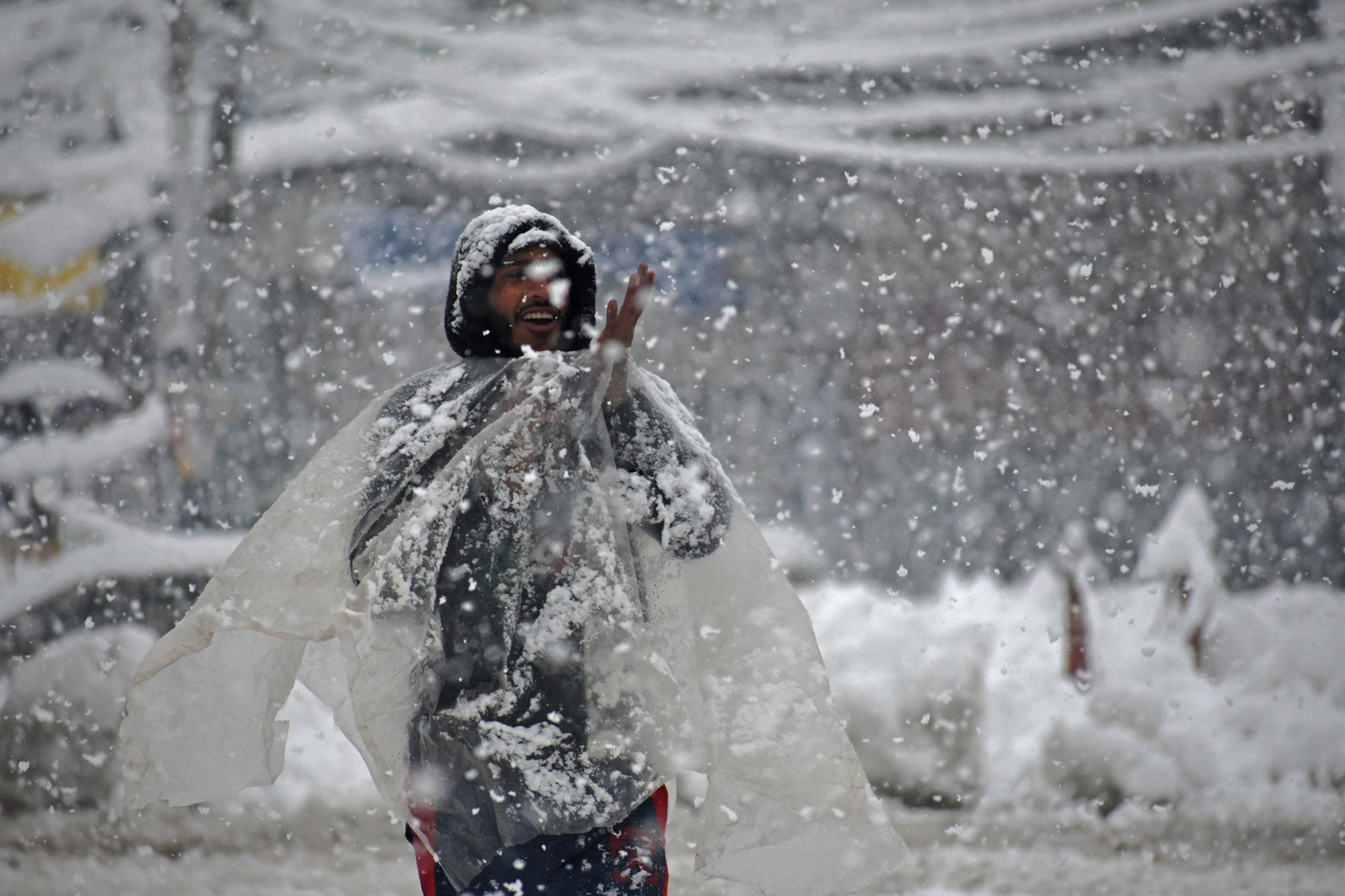 Heavy snowfall disrupts life in Kashmir