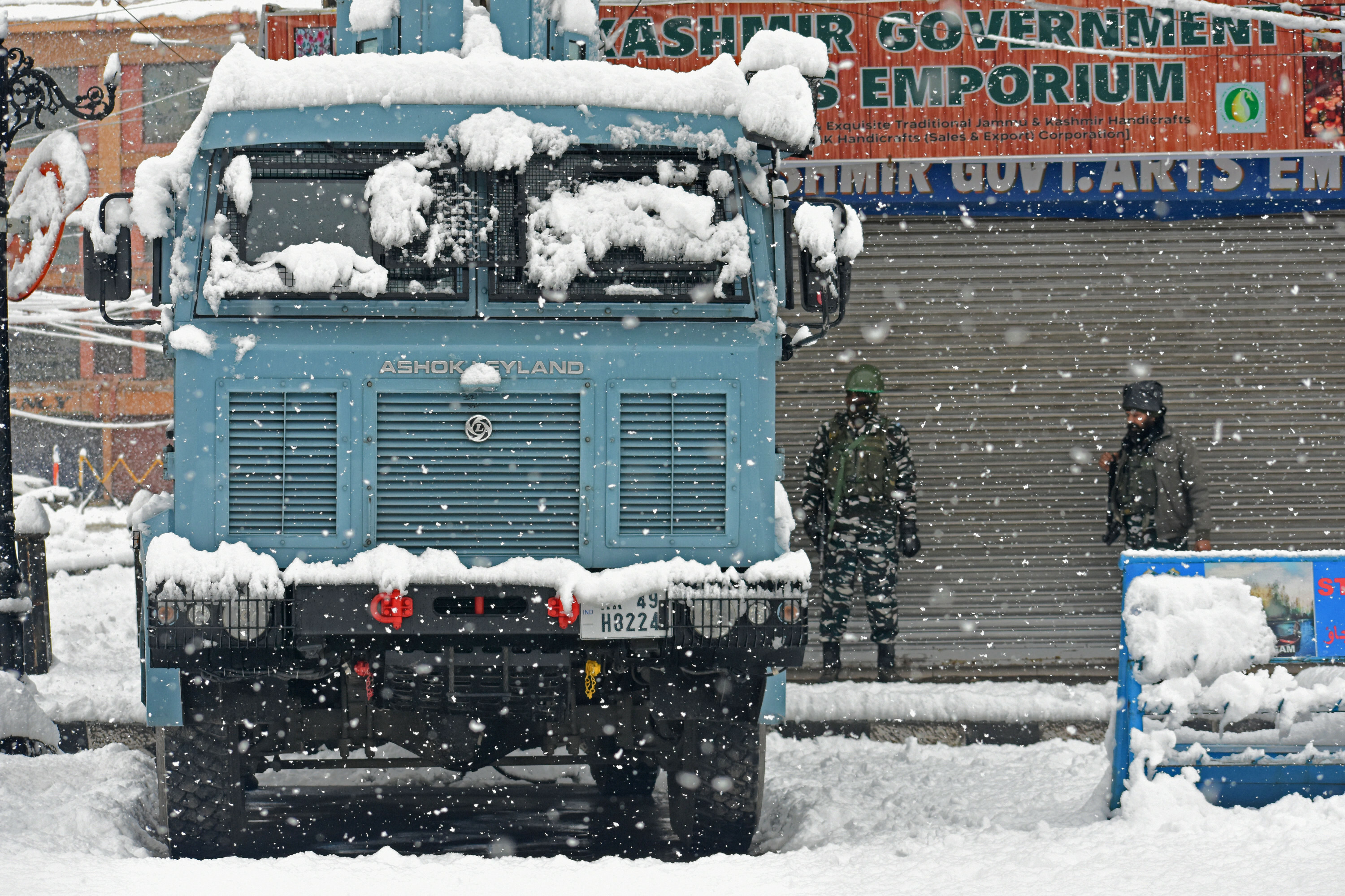 Heavy snowfall disrupts life in Kashmir