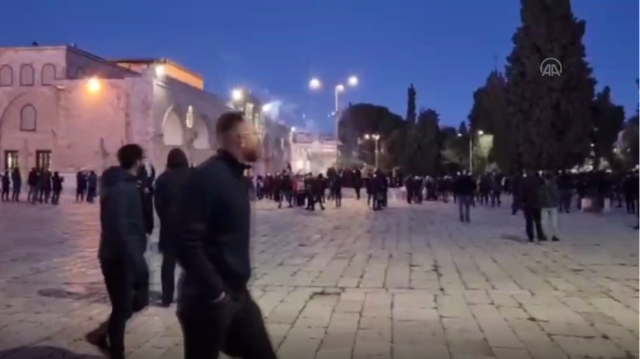 Dozens Of Palestinians Injured As Israeli Police Storm Al-Aqsa In ...