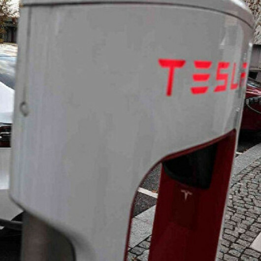 Electric automaker Tesla posts record profit in Q1