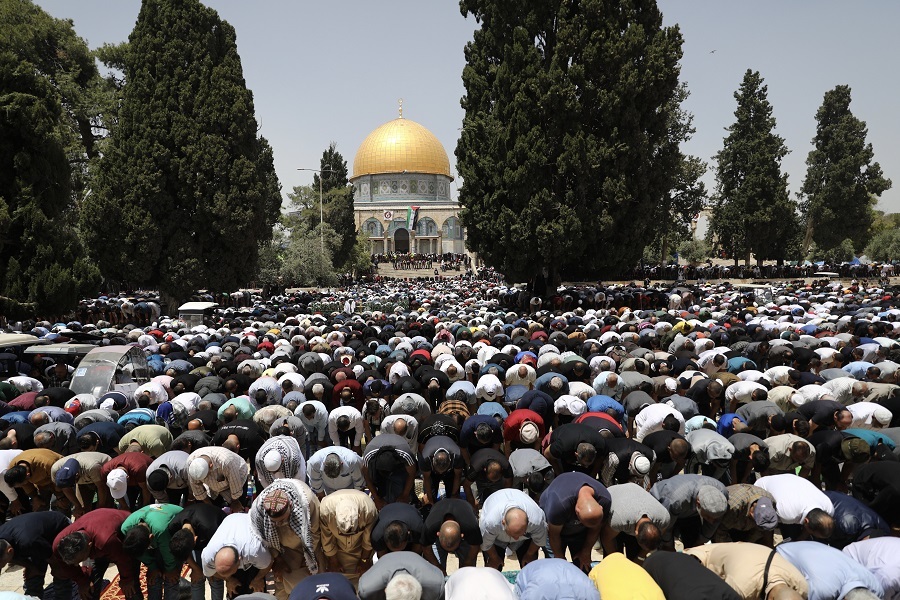 Palestinians perform last Friday prayer of Ramadan at Al-Aqsa Mosque
