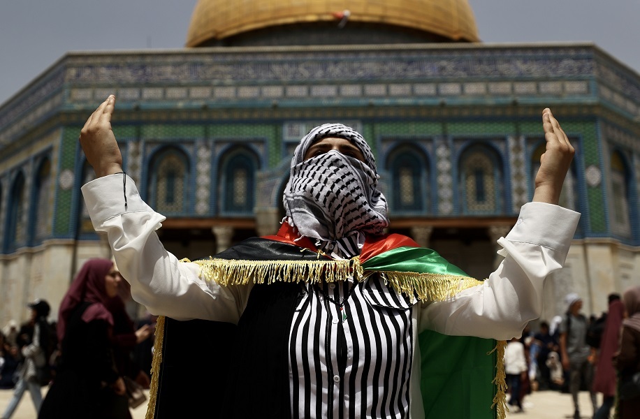 Palestinians perform last Friday prayer of Ramadan at Al-Aqsa Mosque