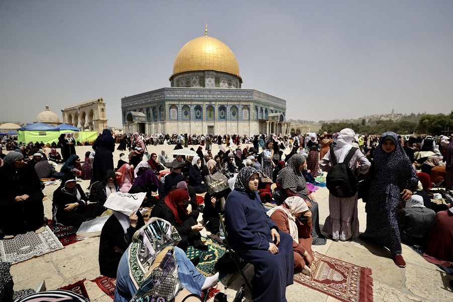 Palestinians perform last Friday prayer of Ramadan at Al-Aqsa Mosque