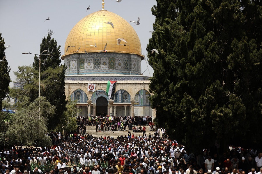 Palestinians perform last Friday prayer of Ramadan at Al-Aqsa Mosque