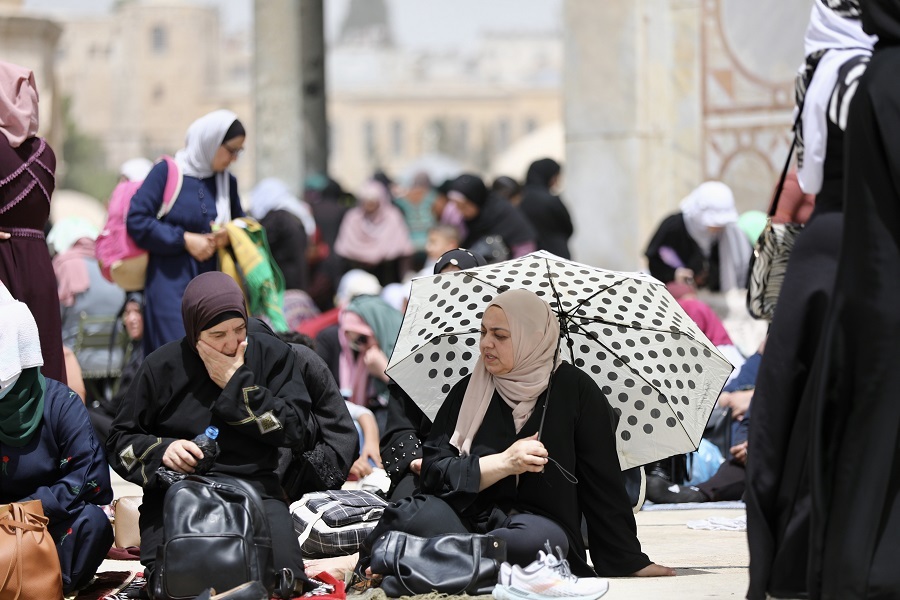 Palestinians perform last Friday prayer of Ramadan at Al-Aqsa Mosque