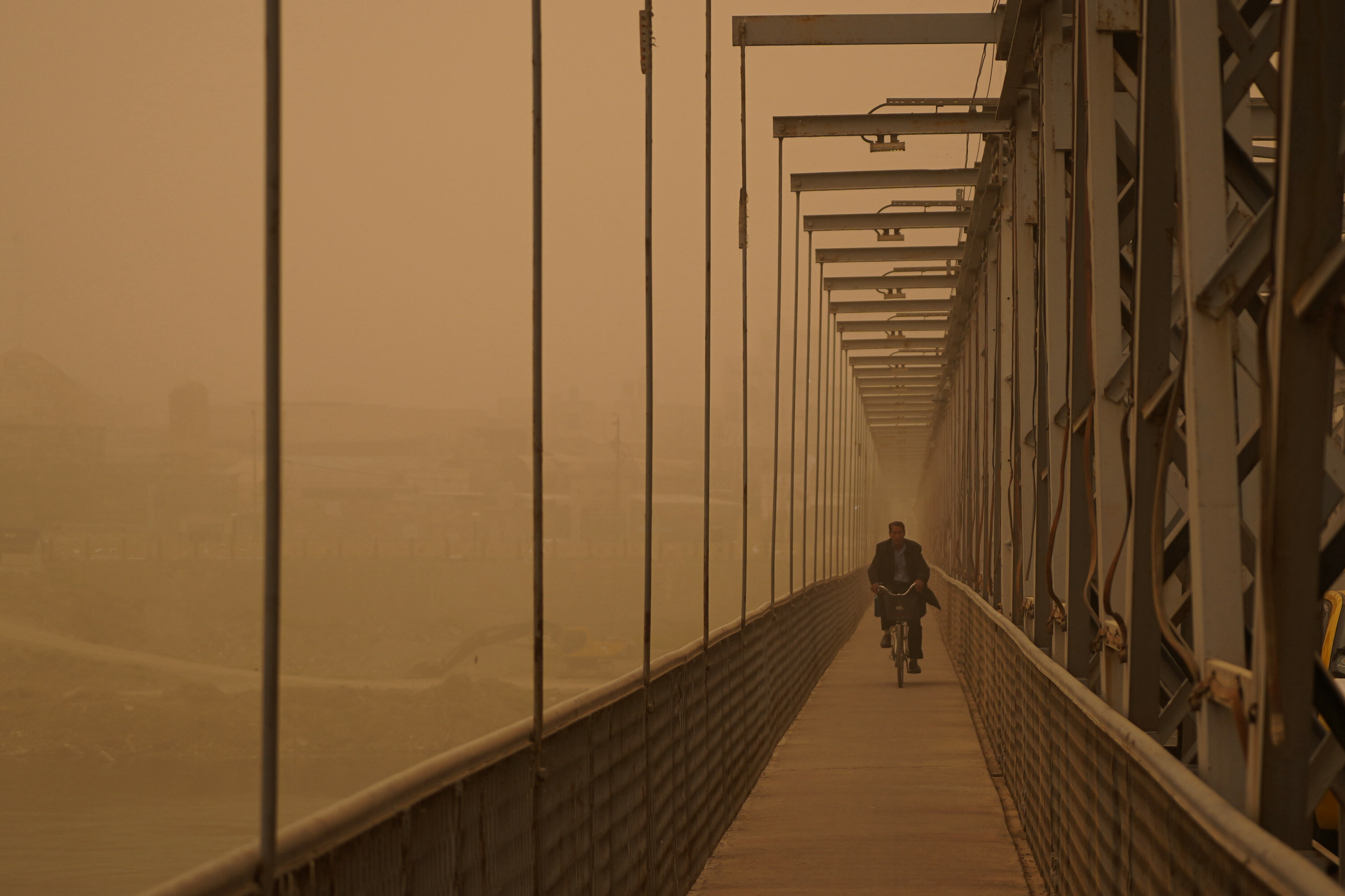 Mosul lake covered in orange haze as sandstorm batters Iraq