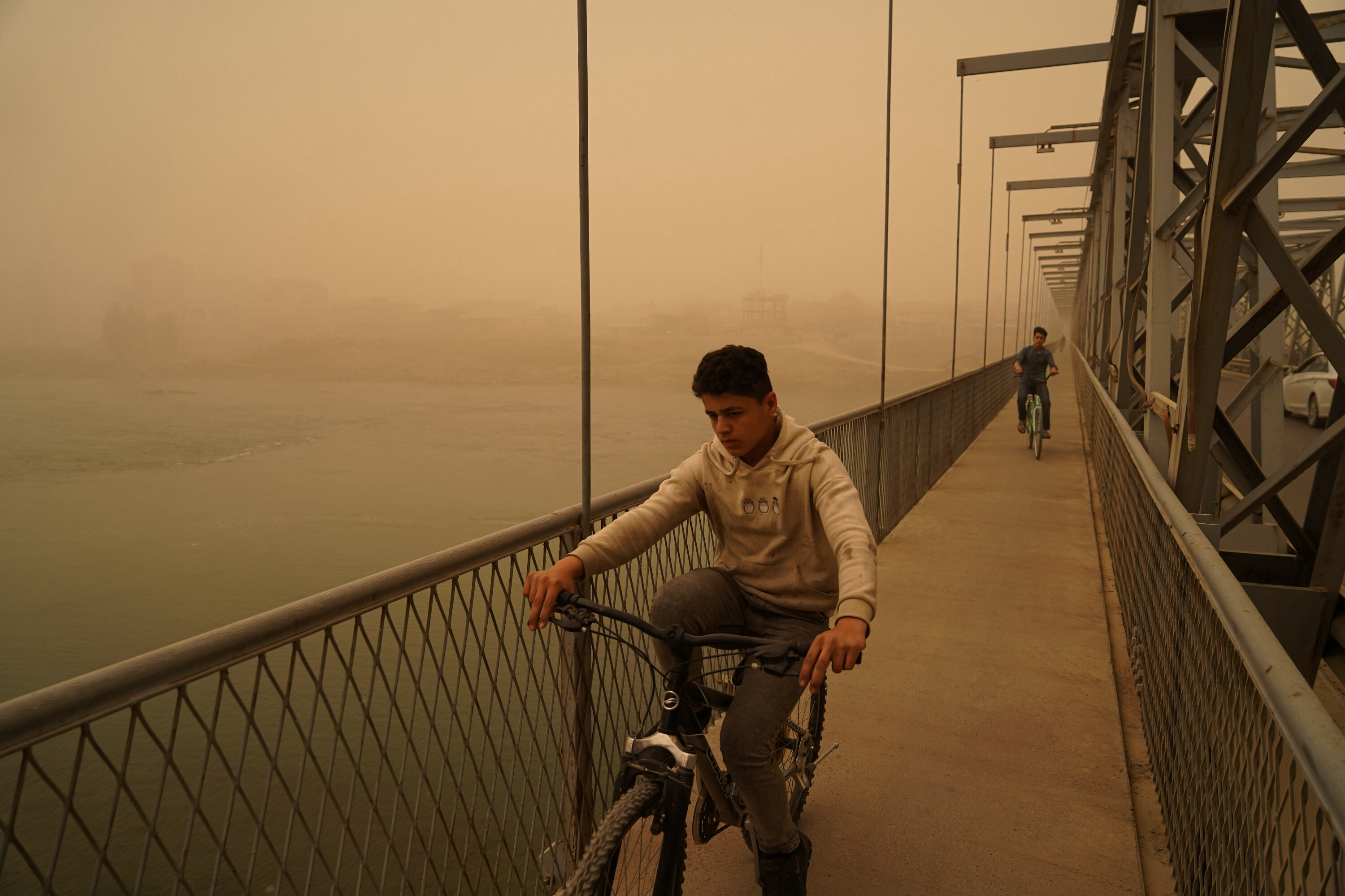 Mosul lake covered in orange haze as sandstorm batters Iraq