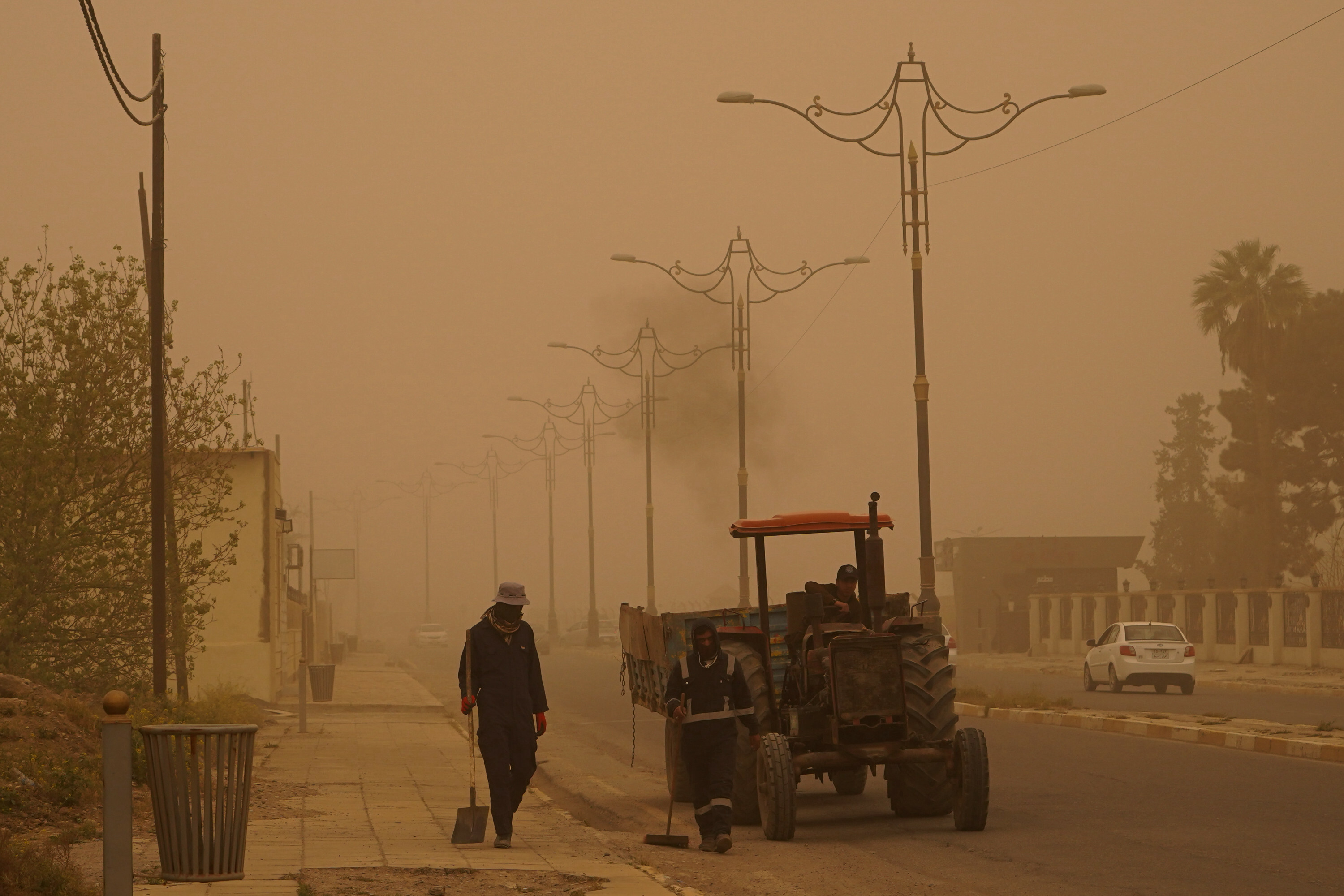 Mosul lake covered in orange haze as sandstorm batters Iraq