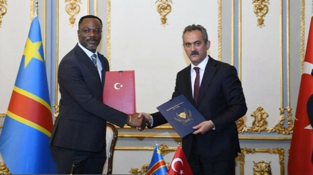 Turkey's National Education Minister Mahmut Ozer and his Congolese counterpart Tony Mwaba Kazadi 