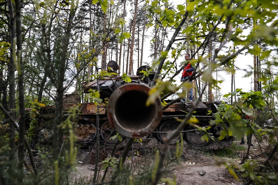Ukrainians show interest in destroyed military vehicles outside Kyiv
