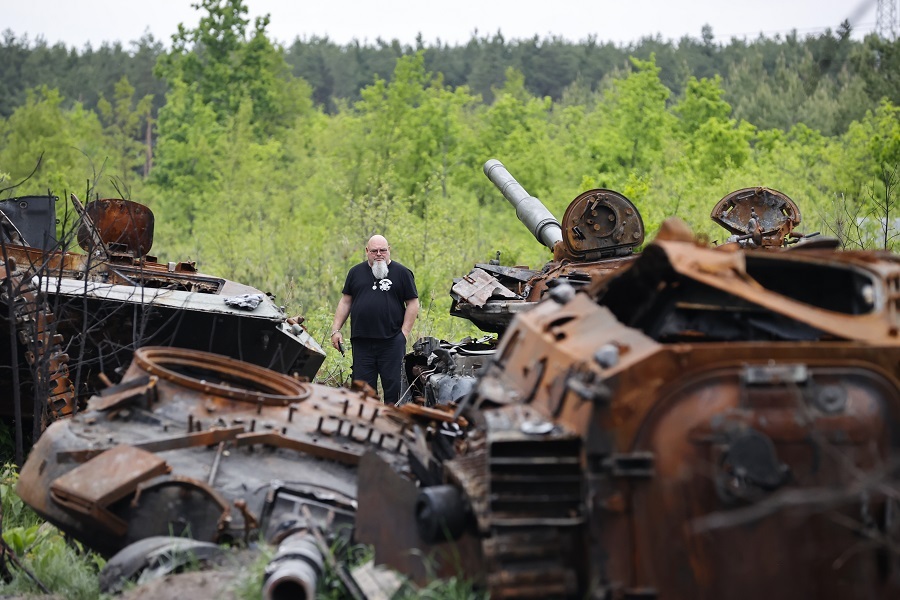 Ukrainians show interest in destroyed military vehicles outside Kyiv
