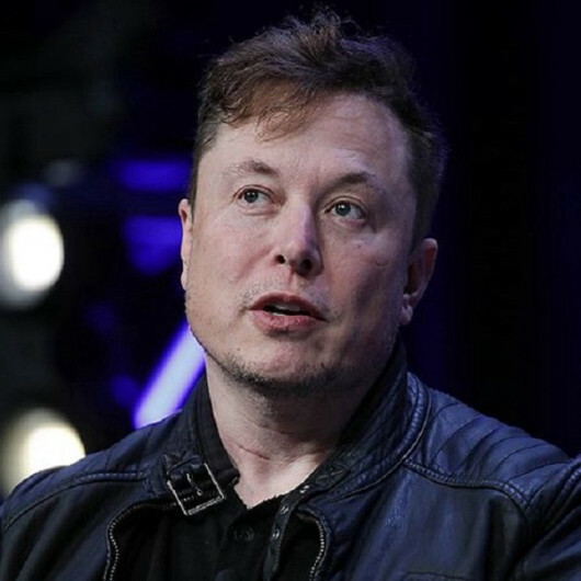 Elon Musk wants 1 billion Twitter users, hints at layoffs in first meeting with company