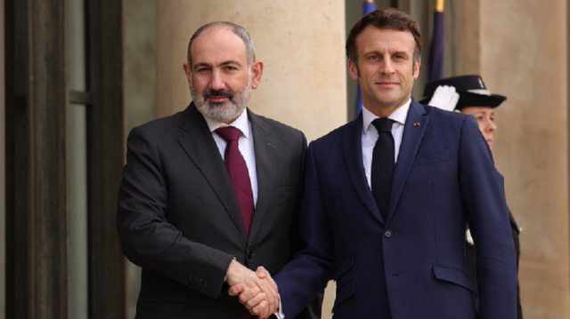 French President Emmanuel Macron and Armenian Prime Minister Nikol Pashinyan