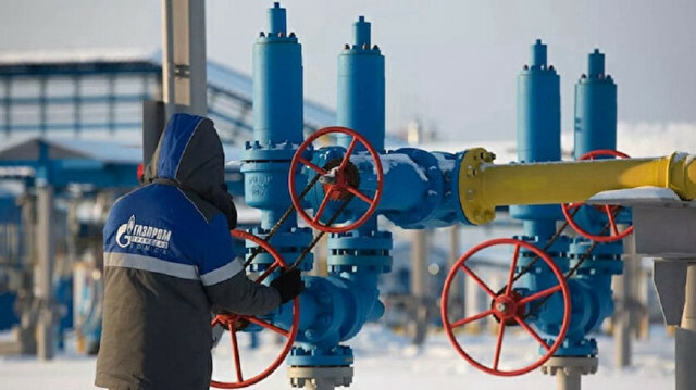 Russia, China agree to use national currencies in gas payments