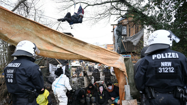 Arrivée des policiers pour l’évacuation du village de Luetzerath, dans l’ouest de l’Allemagne, le 11 janvier 2023. @ INA FASSBENDER / AFP