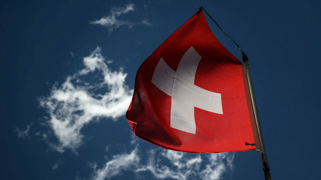 Le drapeau national suisse à Bourg-Saint-Pierre, dans l’ouest de la Suisse, le 21 juin 2022.
@ FABRICE COFFRINI / AFP