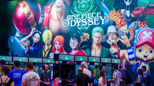 Les visiteurs jouent au jeu "One Piece Odyssey", un jeu vidéo de rôle à venir développé par ILCA et publié par Bandai Namco Entertainment, au salon du jeu vidéo. FASSBENDER / archives. @AFP