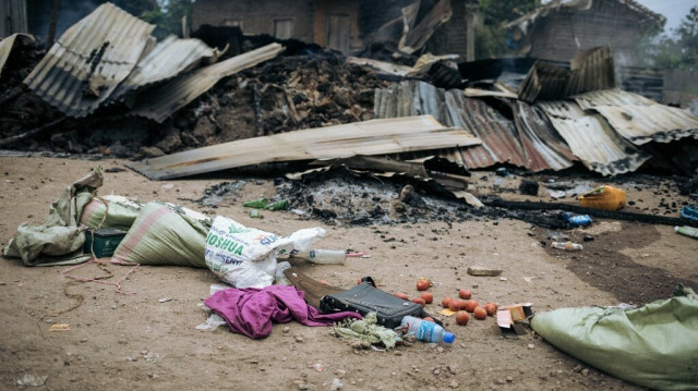 Des maisons incendiées dans le village de Manzalaho près de Beni le 18 février 2020 des rebelle des Forces démocratiques alliées (ADF). Crédit Photo : Alexis Huguet/AFP/Archive