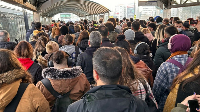 Mecidiyeköy metrobüs durağı