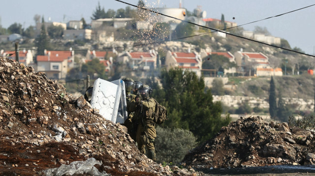 Les forces israéliennes ont répondu avec des bombes lacrymogènes aux manifestants.Crédit photo: AA