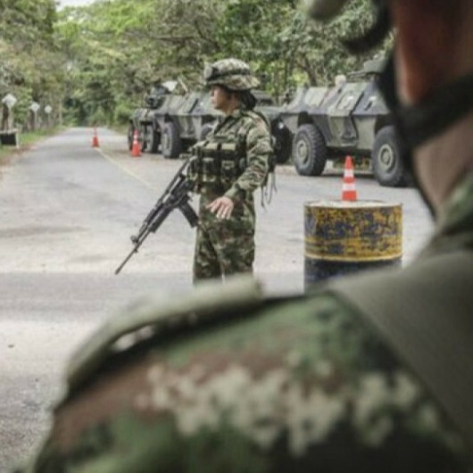 Kolombiya'da ateşkese uymayan 30 asker köylülerce alıkonuldu