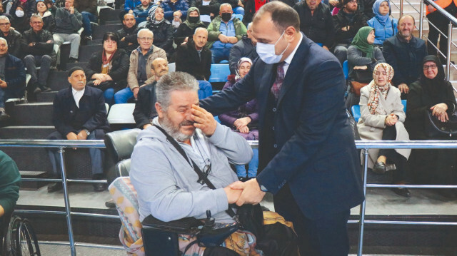 "İlk Evim, İlk İş Yerim Projesi"nde kurada adı çıkan 48 yaşındaki engelli vatandaş Yılmaz Vurgun gözyaşlarını tutamadı.