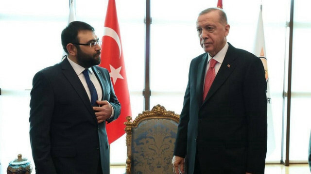 CHP'li Tunç Soyer'i eleştirdiği için Saadet Partisi tarafından görevden alınan Emre Ustaosmanoğlu AK Parti'ye katıldı