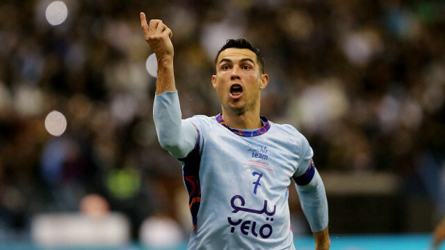 Cristiano Ronaldo, Arabistan'daki ilk maçında 45 dakikada 2 gol attı.