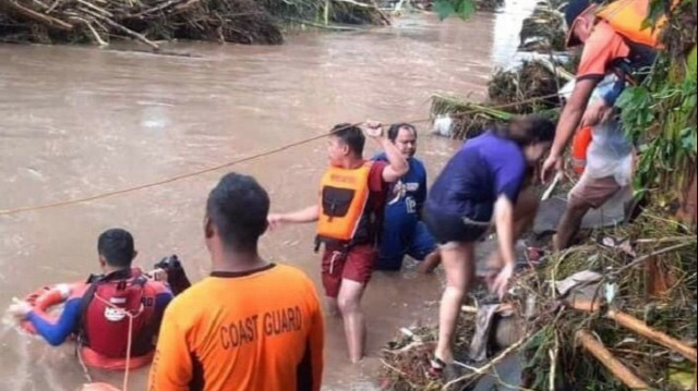 Alors que les pertes humaines sont passées à 44 en raison des inondations et des glissements de terrain provoqués par les fortes pluies aux Philippines, la recherche de 28 personnes disparues se poursuit. @ IHA