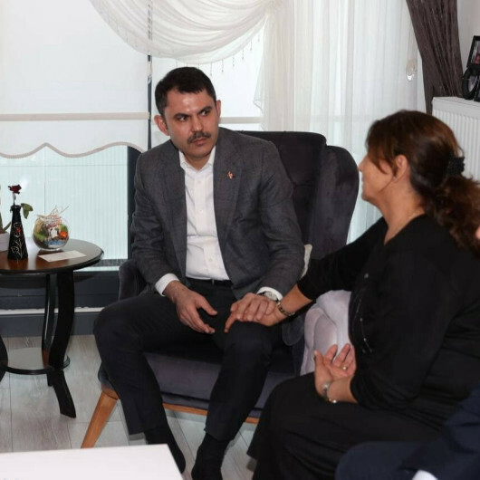 Bakan Kurum İzmir Bayraklı’da depremzedeleri ziyaret etti
