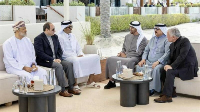 BAE lideri Muhammed bin Zayed’in resmi davetiyle Mısır, Ürdün ve Körfez ülkelerinin liderleri çarşamba günü Abu Dabi’de “bölgesel meseleleri konuşmak” üzere bir araya geldi.