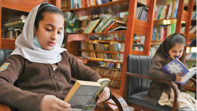 Afganistan ile Pakistan sınırındaki kütüphane. 