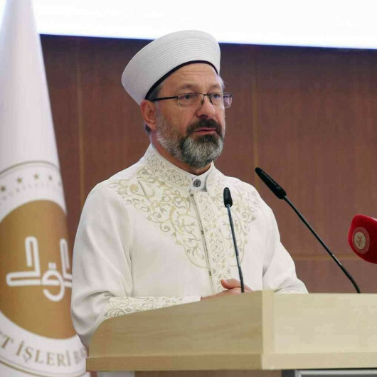 Diyanet İşleri Başkanı Ali Erbaş: Kur'an dostları haydi sabah namazına
