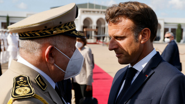  Le chef d'état-major algérien Saïd Chengriha et le président français Emmanuel Macron. Crédit Photo: Ludovic MARIN / AFP 