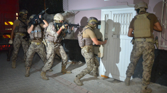 Terör örgütü PKK mensubu 5 kişinin, ikna edilerek teslim olması sağlandı.