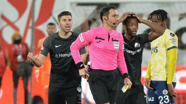 Ümraniyespor-Fenerbahçe karşılaşmasından bir kare
