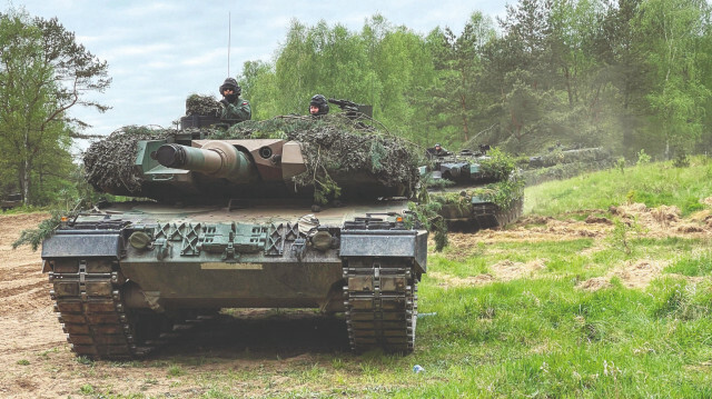  Alman Dışişleri Bakanı Annalena Baerbock, başka ülkelerin Alman menşeli Leopard tanklarını Ukrayna’ya vermesine karşı çıkmayacaklarını duyurdu. 