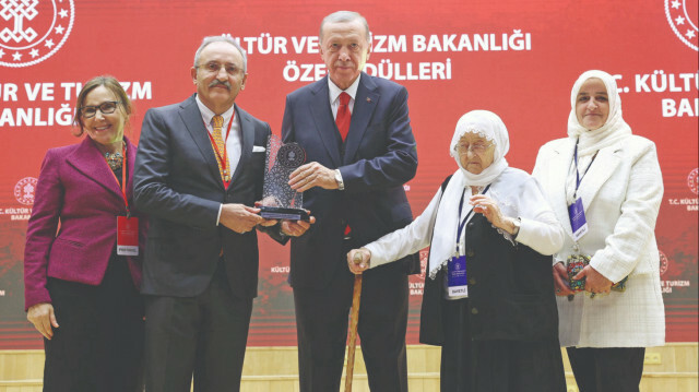 Cumhurbaşkanı Erdoğan, Kültür ve Turizm Bakanlığı Özel Ödülleri Töreni’ne katıldı.
