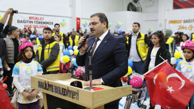 Haliliye Belediye Başkanı Mehmet Canpolat Bisiklet Dağıtım Töreninde konuşuyor.