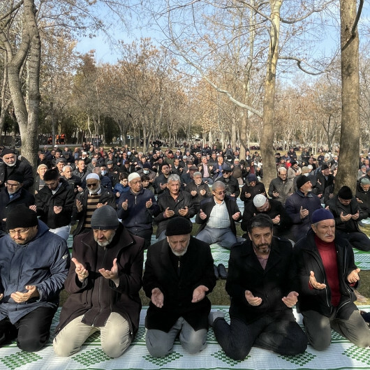 Konya'da tarihi namazgahta yağmur duası
