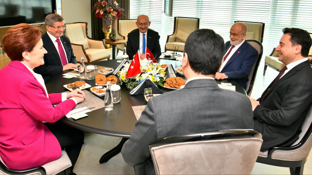Altı muhalefet partisinin genel başkanları İYİ Parti Genel Merkezi'nde bir araya geldi.