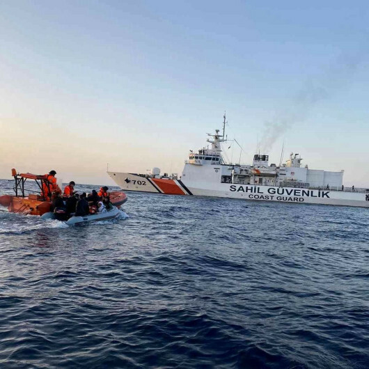 Kaçak göçmen operasyonu: 14 kişi lastik botta yakalandı