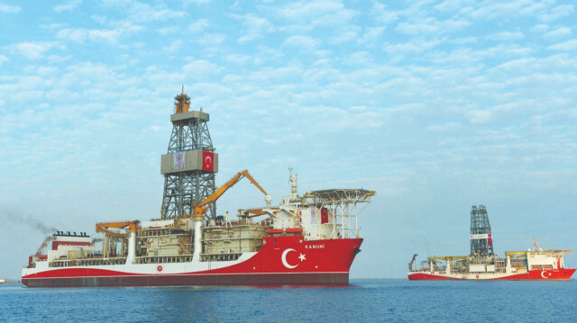 Kara ve deniz hidrokarbon sahalarında, TPAO tarafından petrol operasyonları yapılacak. 