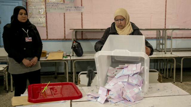 Dépouillement des bulletins de vote en Tunisie. Crédit photo : AA